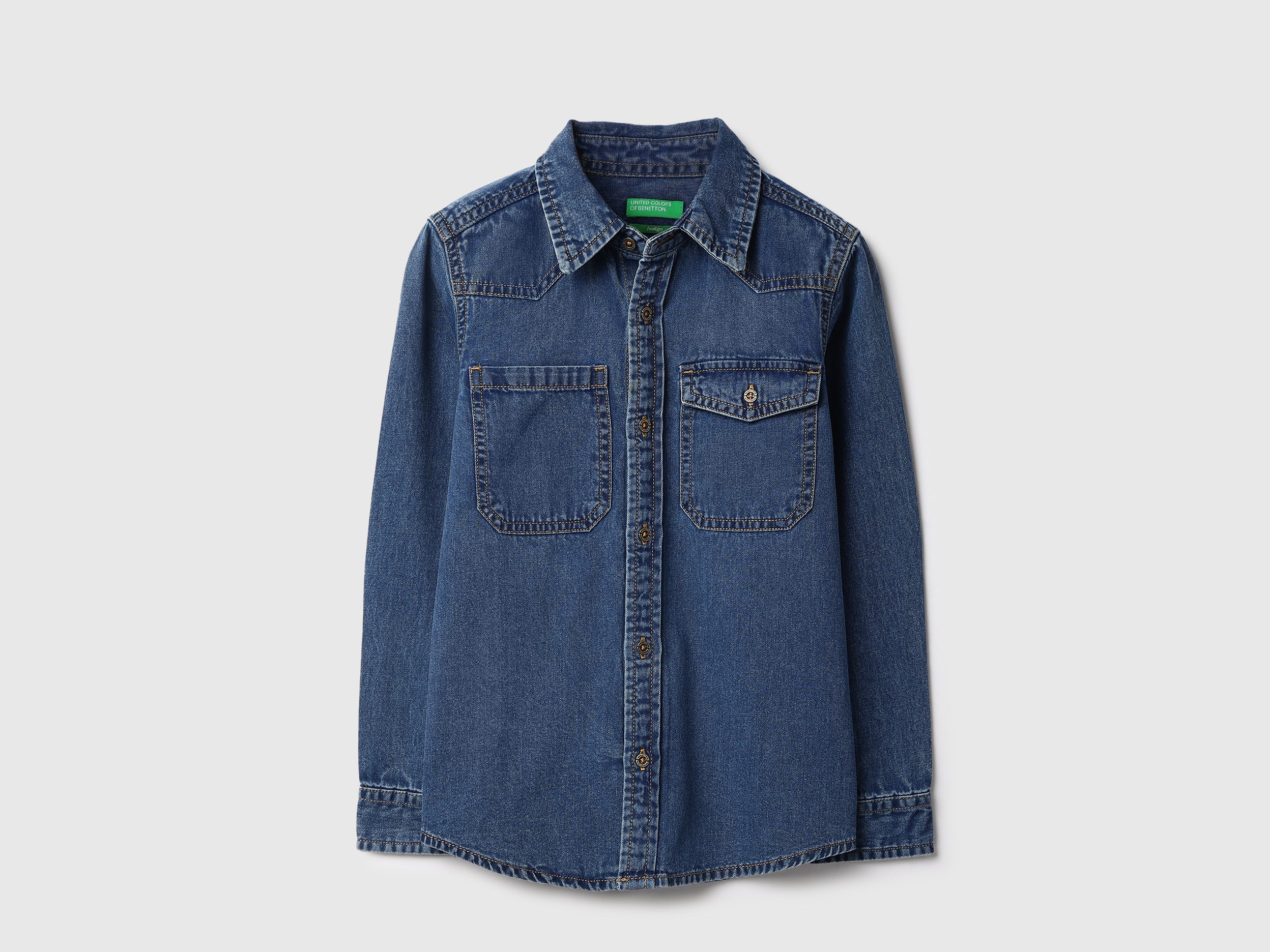 Regular Fit Spread Collar Solid Double Pocket Denim Shirt