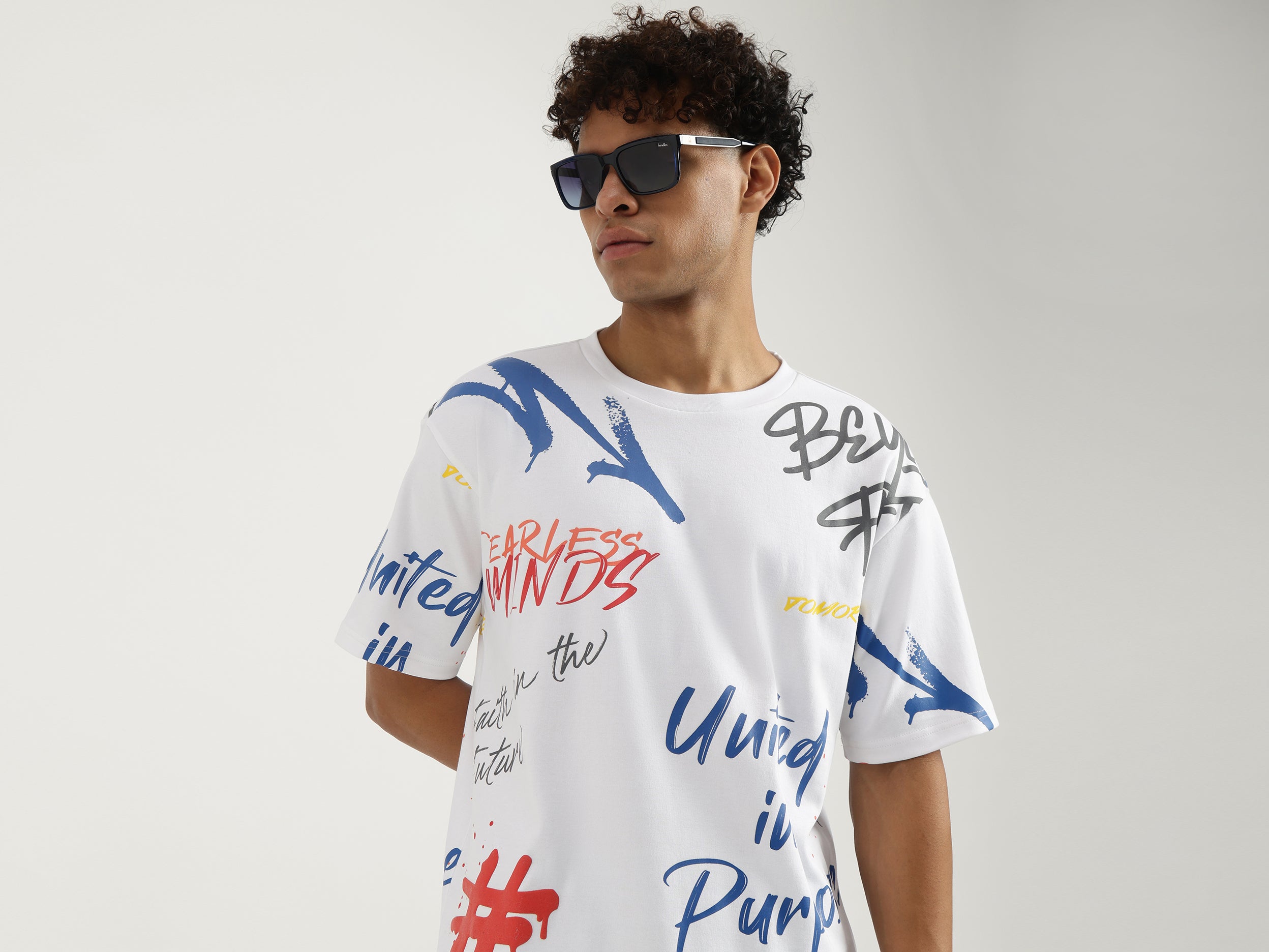 Boxy Round Neck Typography T-Shirt – United Colors of Benetton Store