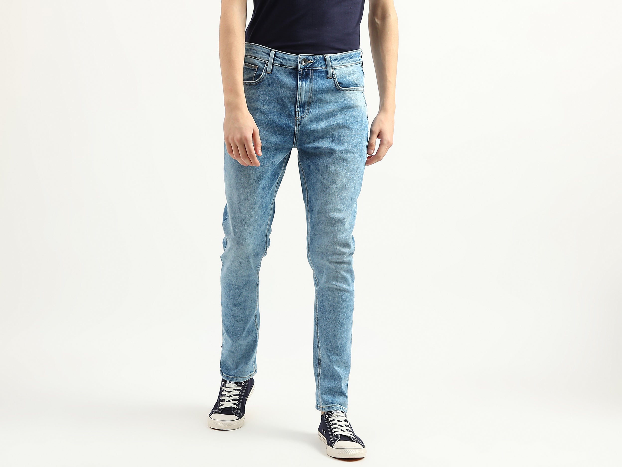 Men Solid Carrot Fit Jeans - Main Image