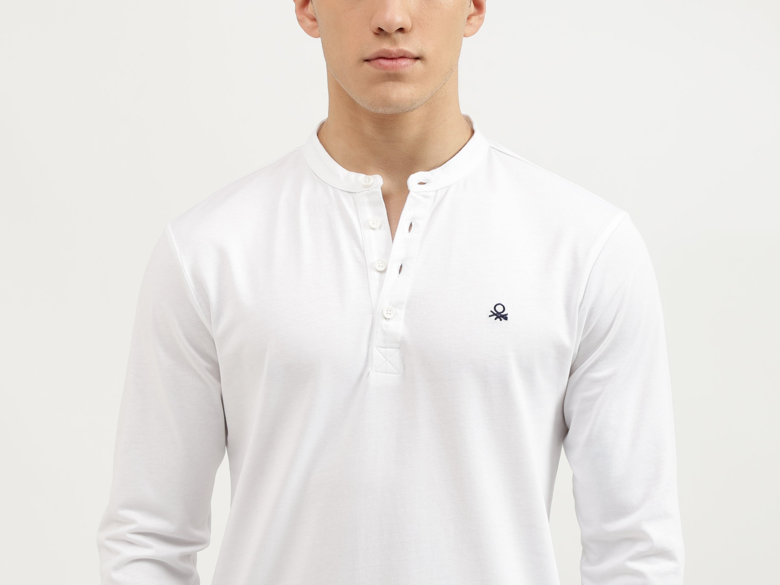 Slim Fit Henley Solid T-Shirt – United Colors of Benetton Store