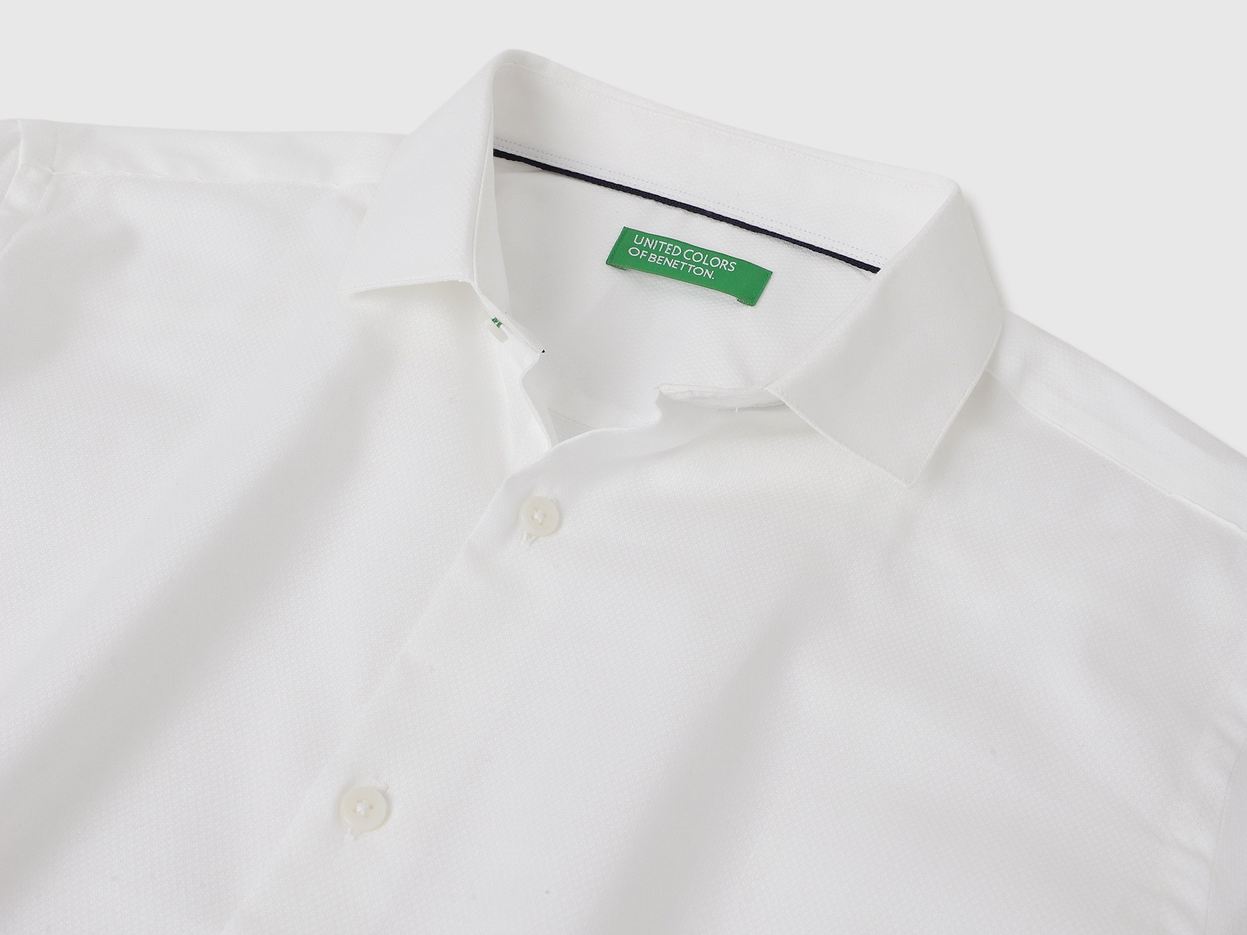 Slim Fit Cut Away Solid Shirts – United Colors of Benetton Store