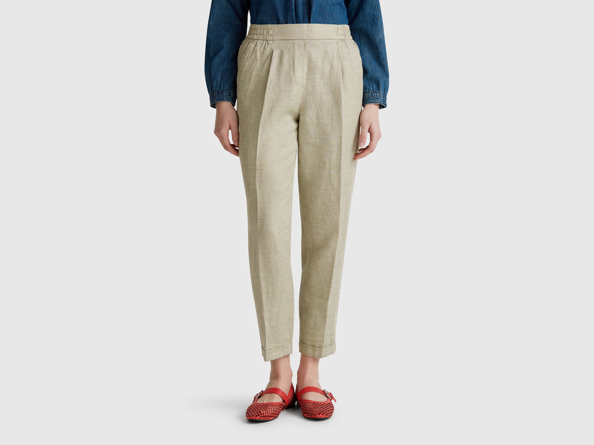 Women Solid Narrow Fit Trousers