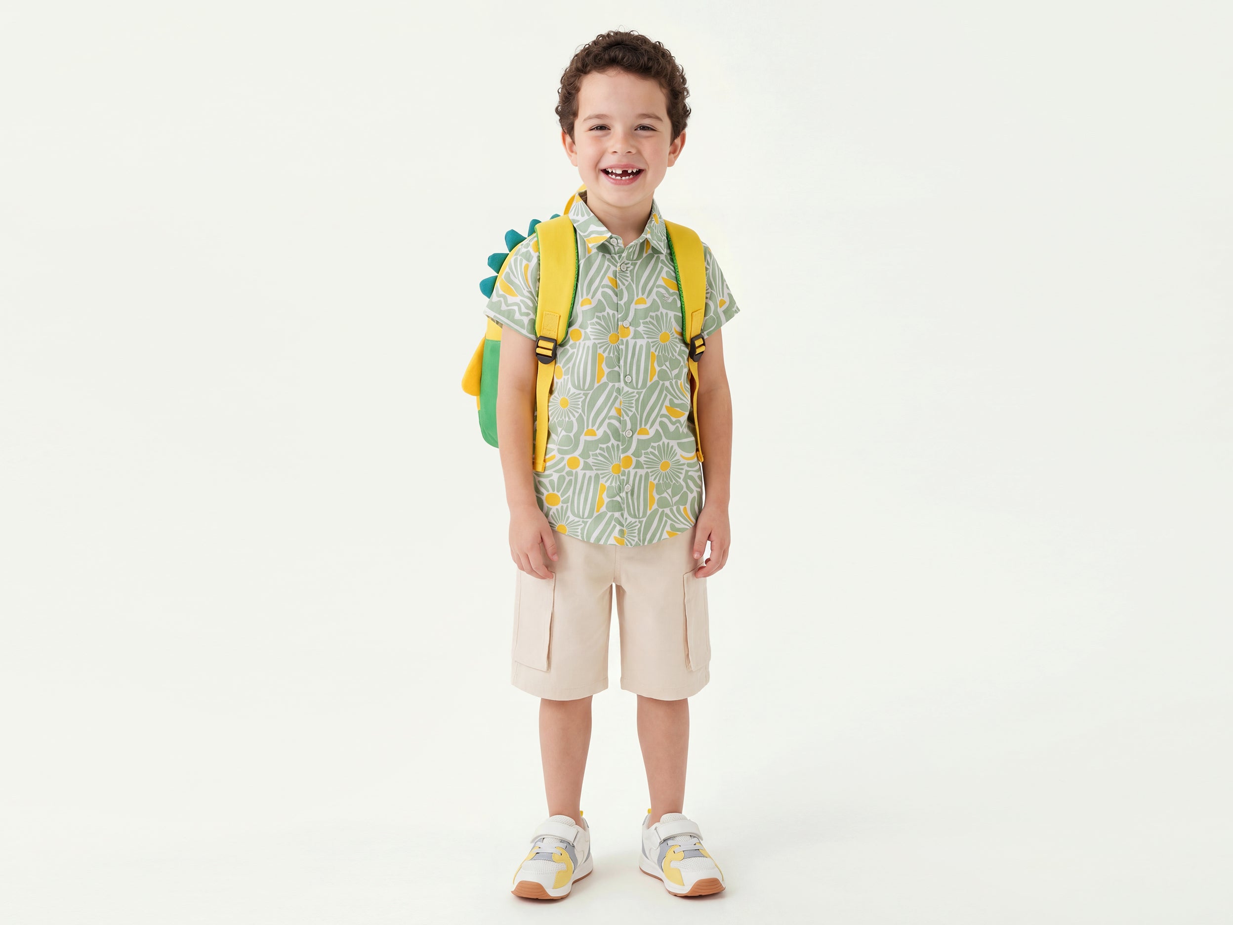 Boys Regular Fit Mid Rise Solid Cargo Shorts