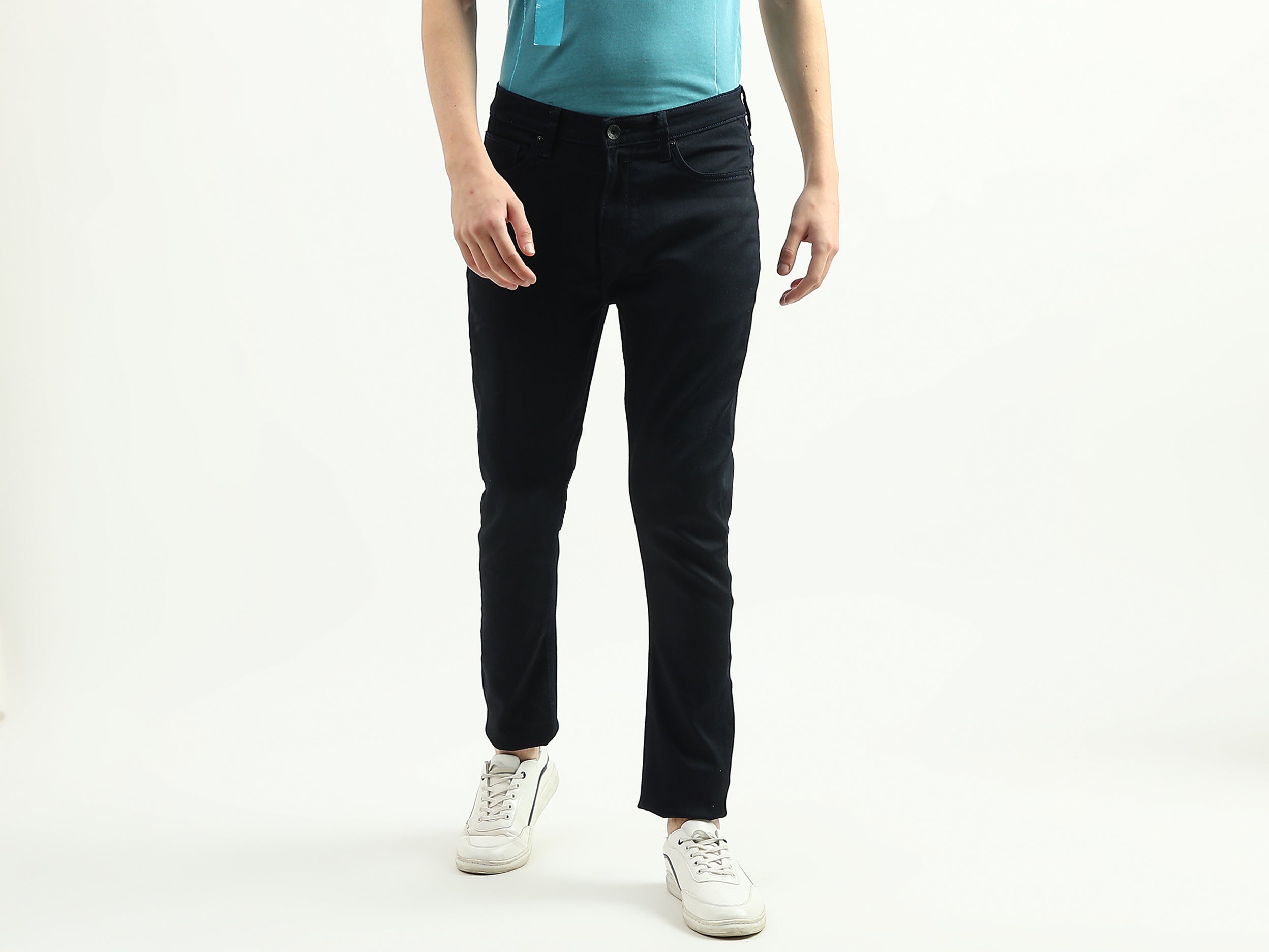 Men Solid Carrot Fit Jeans