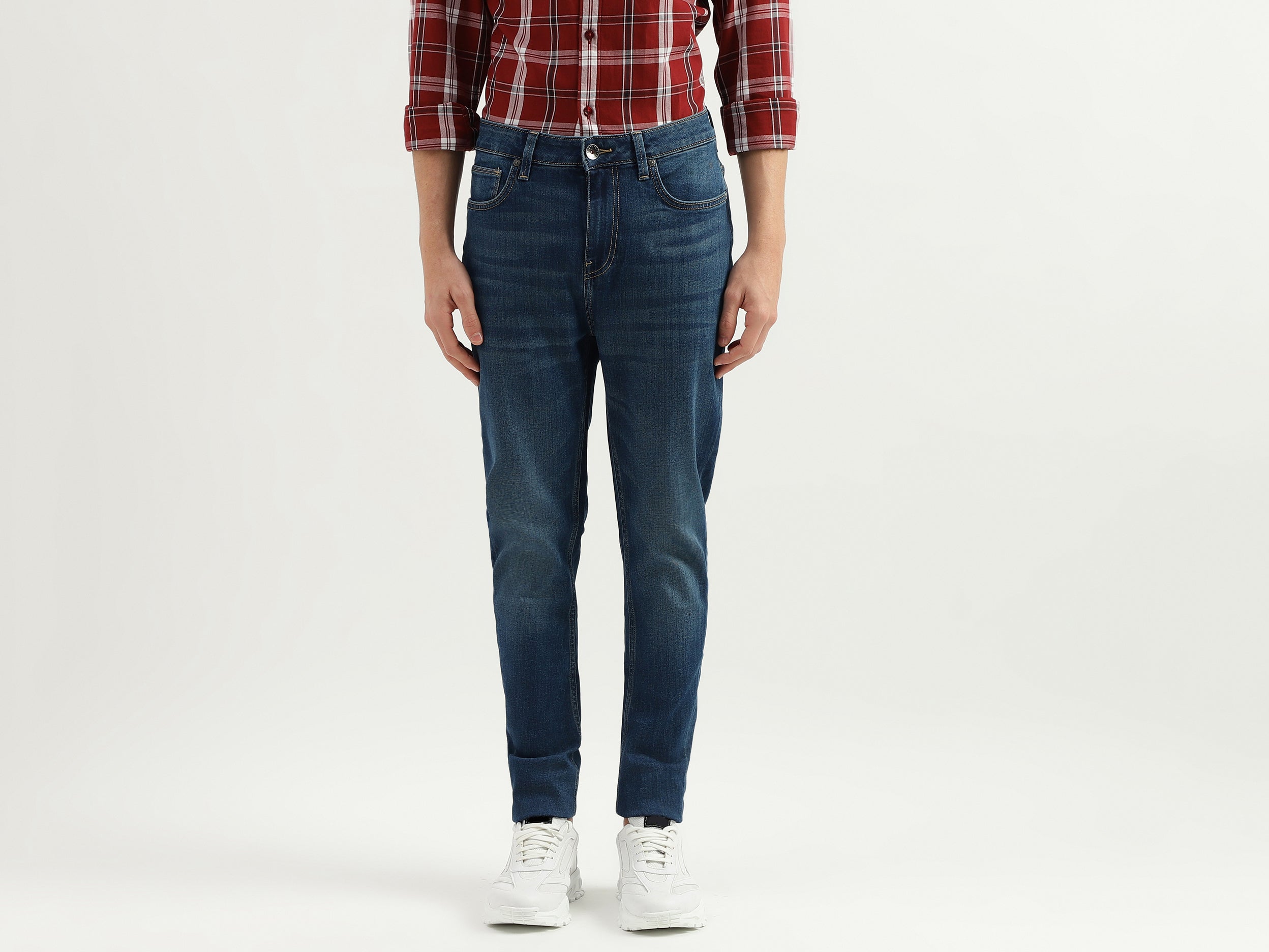 Solid Mid Rise Carrot Fit Jeans