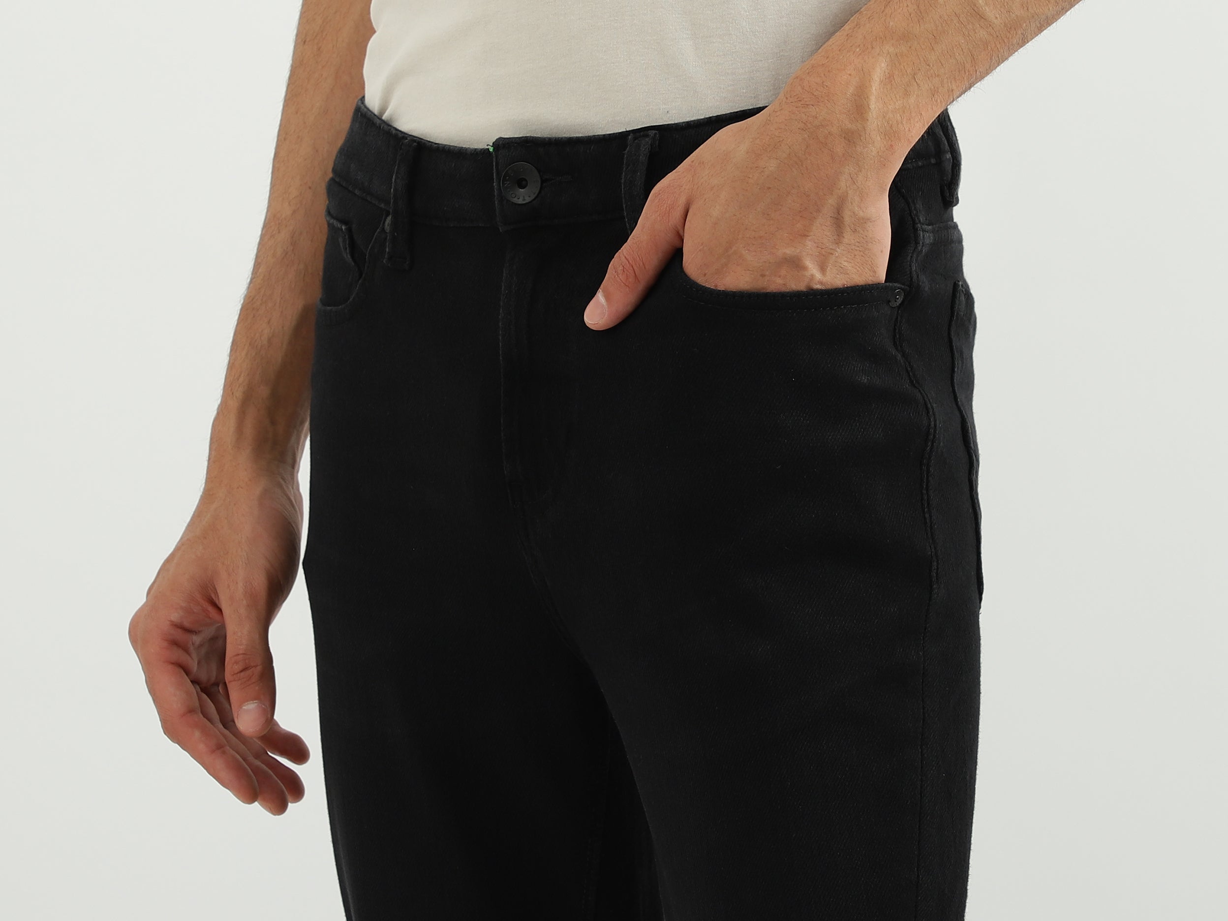 Men Solid Carrot Fit Jeans – United Colors of Benetton Store