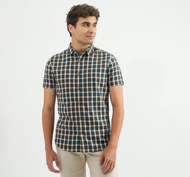 Men Checked Spread Collar Shirt