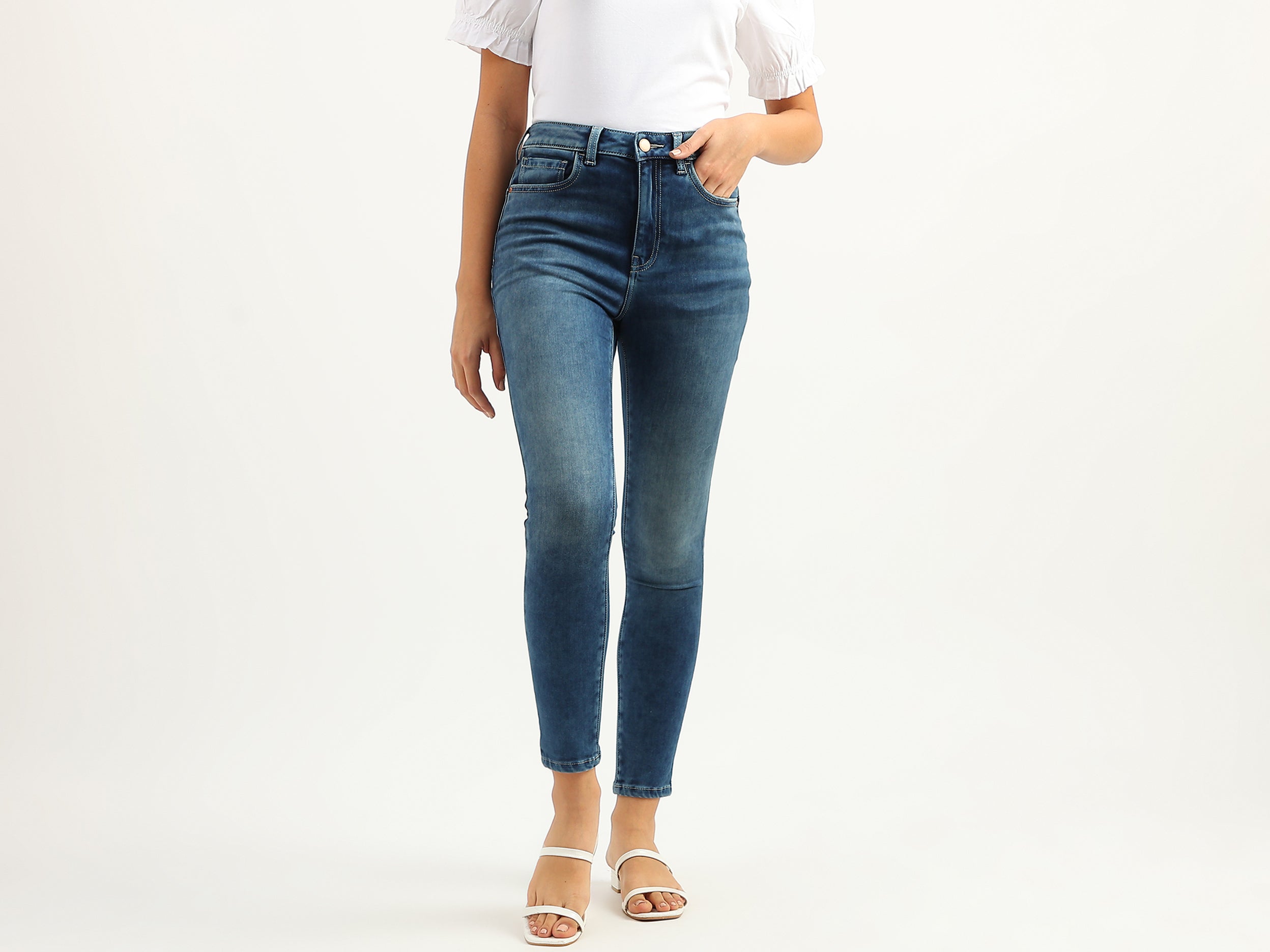 Women Solid Skinny Fit Jeans