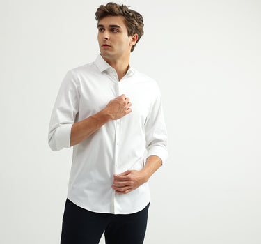 Men Solid Cutaway Collar Shirt