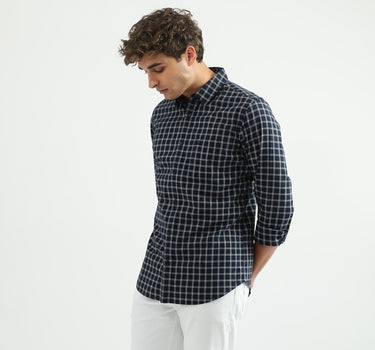 Men Checked Spread Collar Shirt