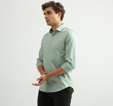 Men Solid Cutaway Collar Shirt