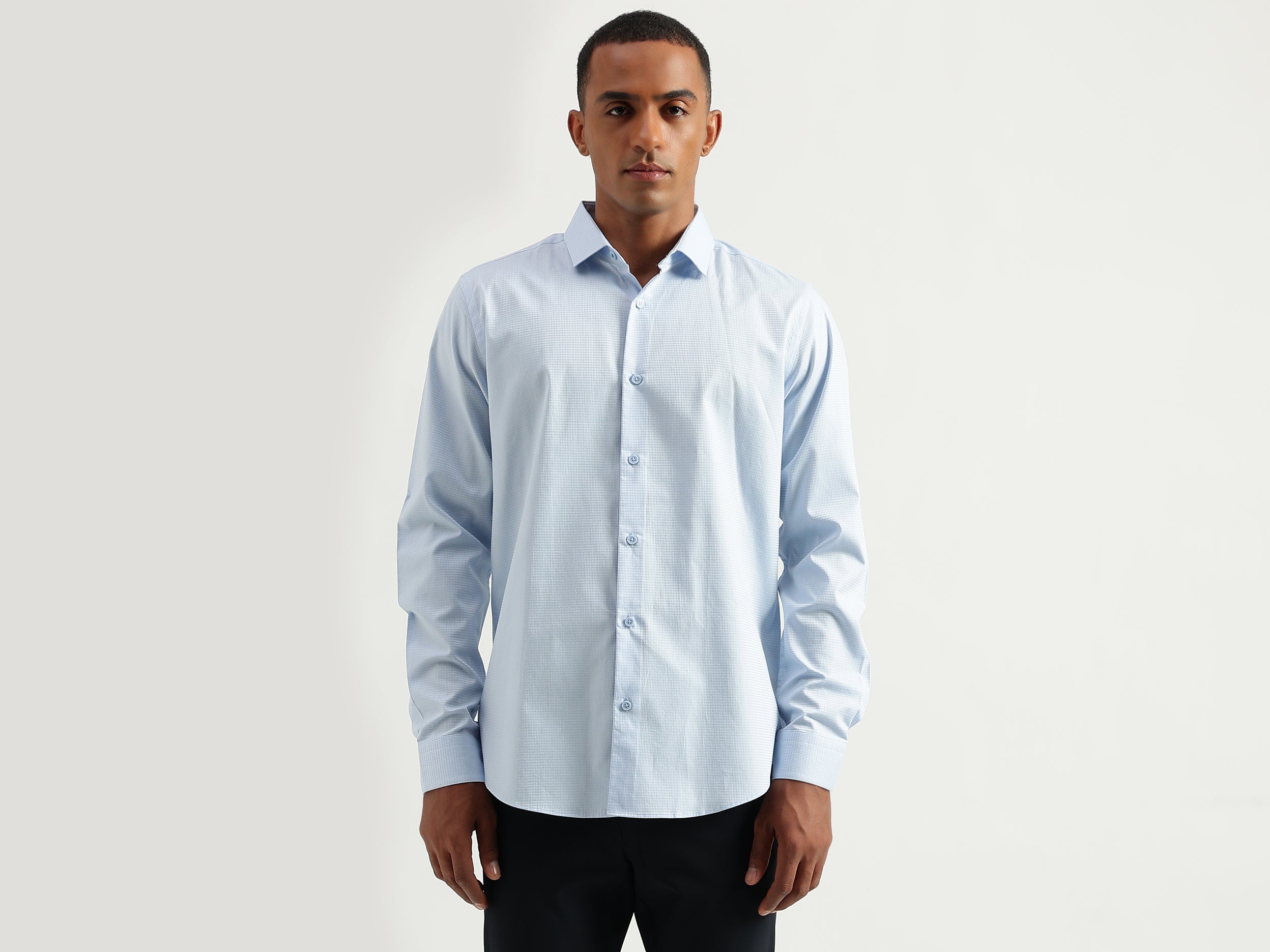 Men's Slim Fit Cutaway Collar Textured Shirts