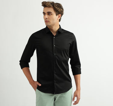 Men Solid Cutaway Collar Shirt