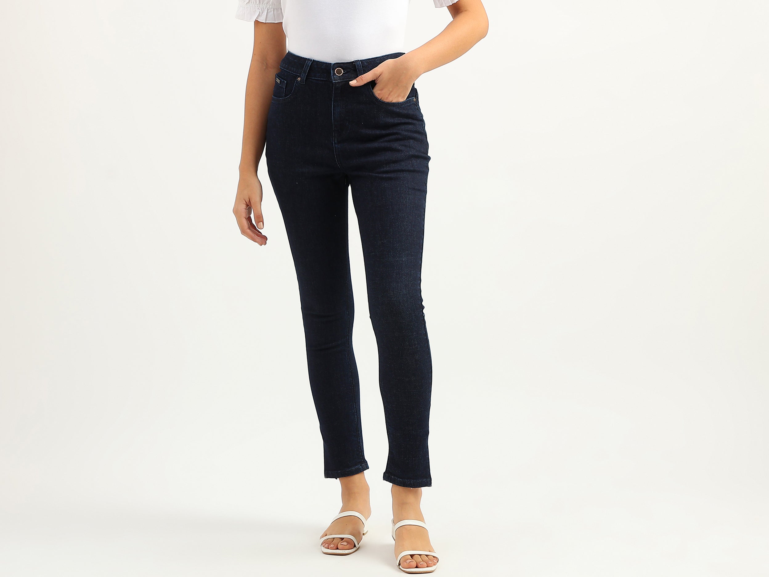 Women Solid Skinny Fit Jeans