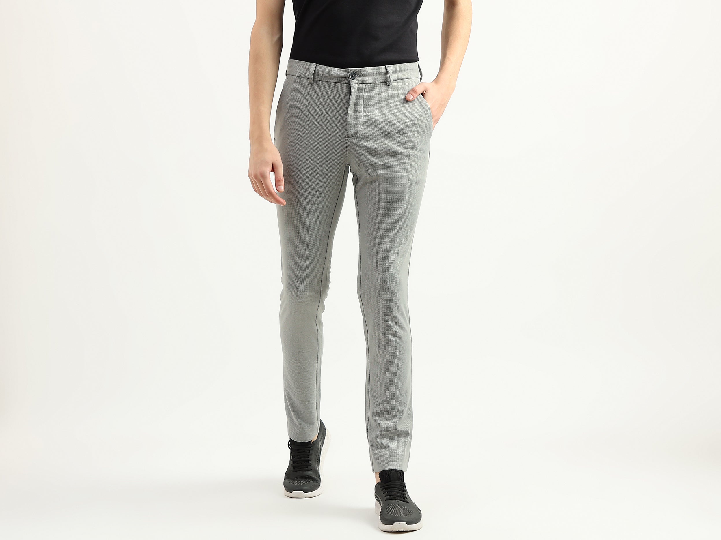 Men Solid Slim Fit Trousers