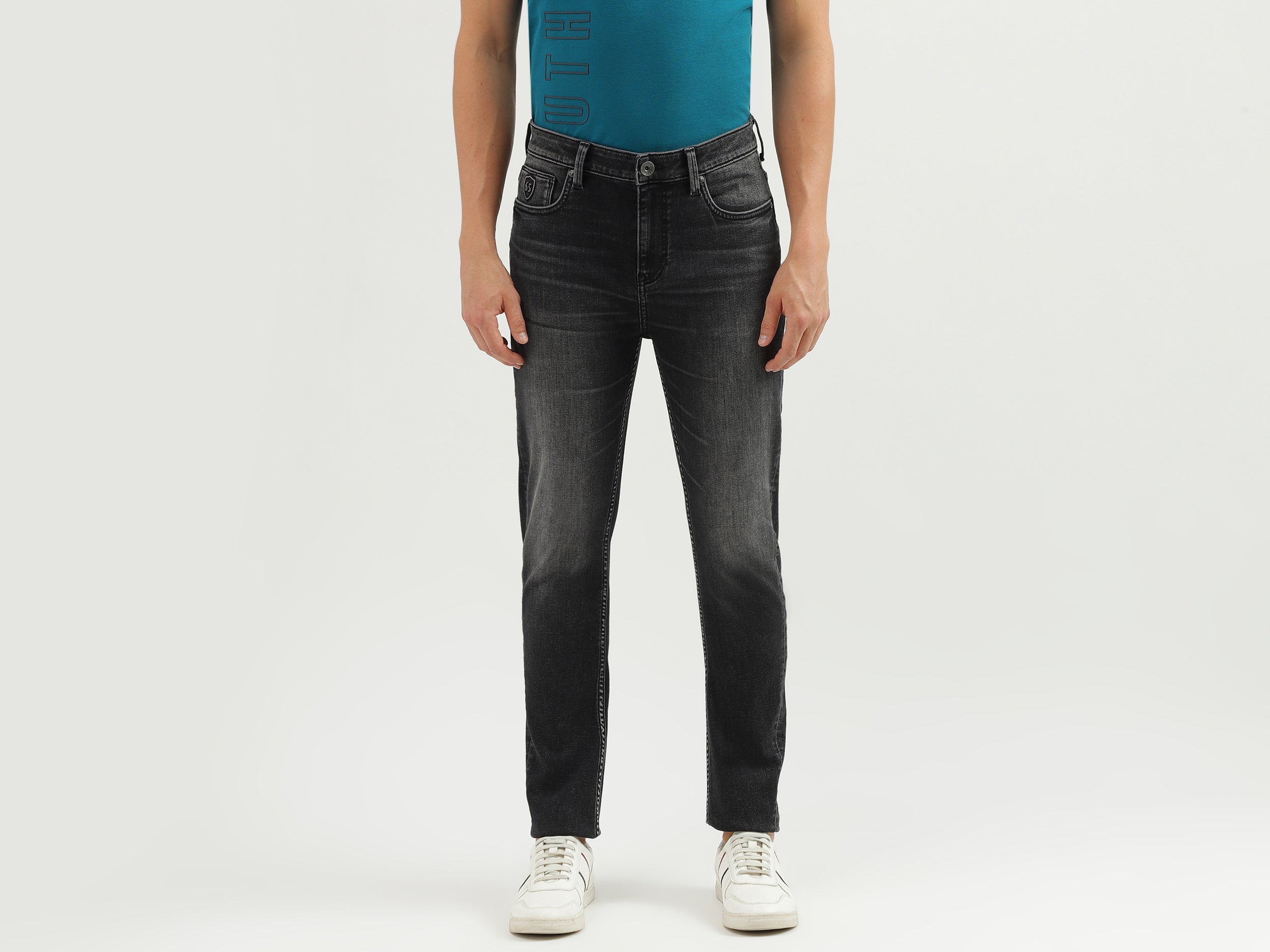 Men's Solid Carrot Fit Jeans