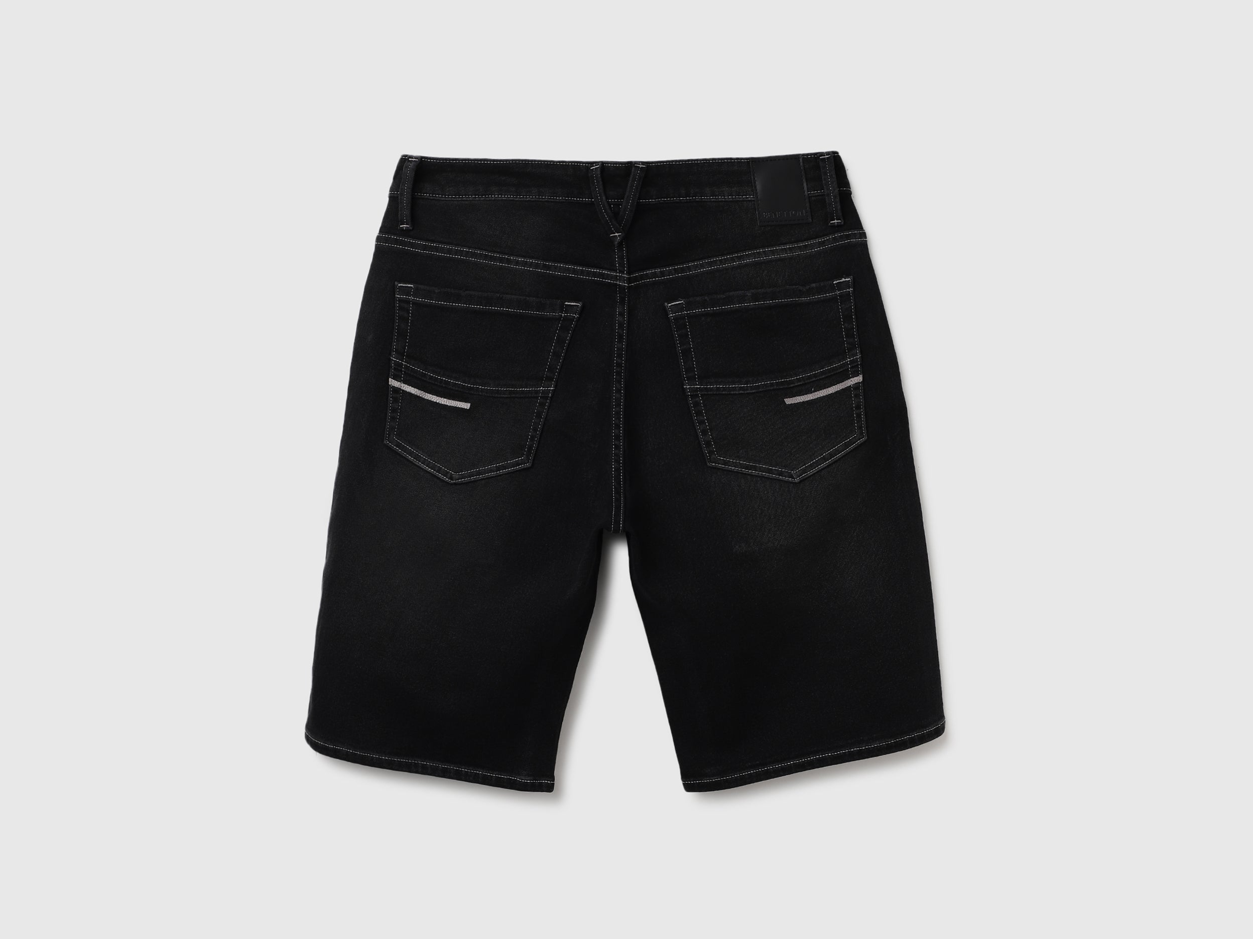 Solid Mid Rise Slim Fit Jeans Short – United Colors of Benetton Store