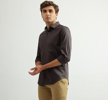 Men Solid Cutaway Collar Shirt