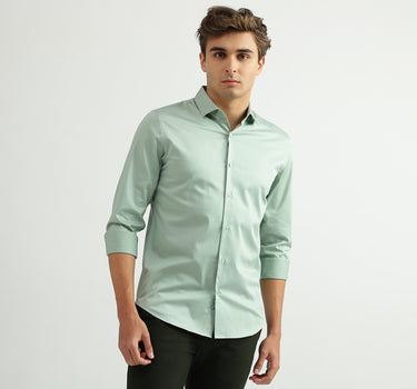 Men Solid Cutaway Collar Shirt