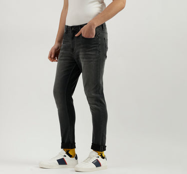 Solid Pattern Carrot Fit Jeans