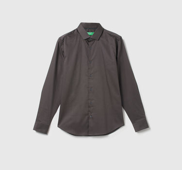 Men Solid Cutaway Collar Shirt