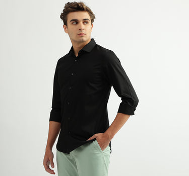 Men Solid Cutaway Collar Shirt