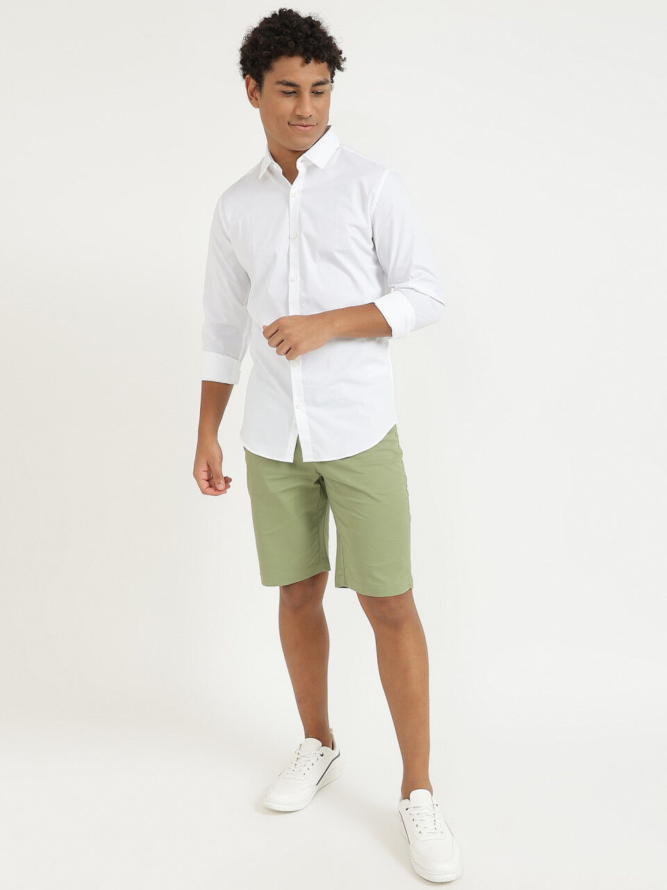 United Colors Of Benetton Men White Solid Slim Shirt