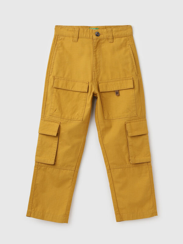 Solid Regular Fit Mid Rise Trousers