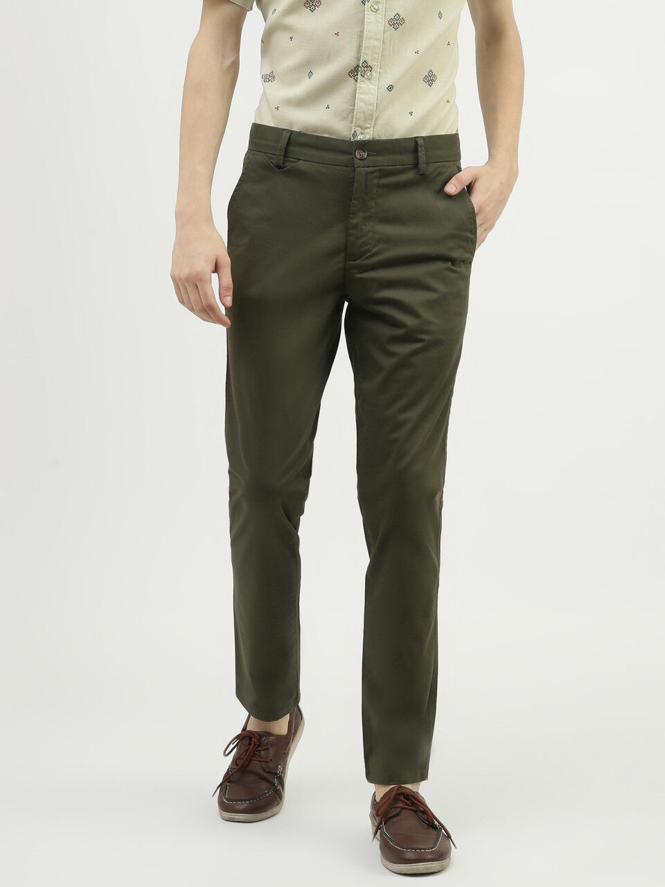 United Colors Of Benetton Men Solid Slim Fit Trouser: Buy United Colors Of  Benetton Men Solid Slim Fit Trouser Online at Best Price in India | NykaaMan