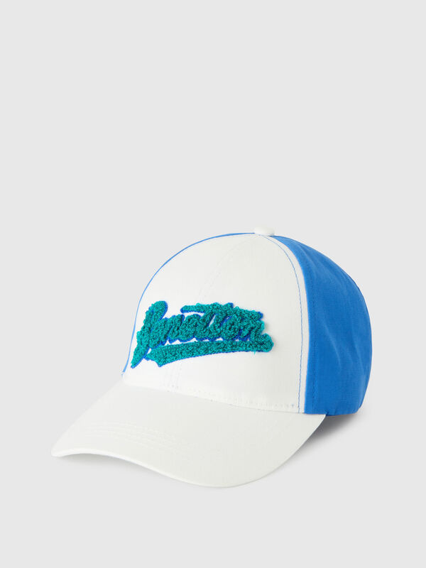 TWO-TONE CAP WITH PRINT