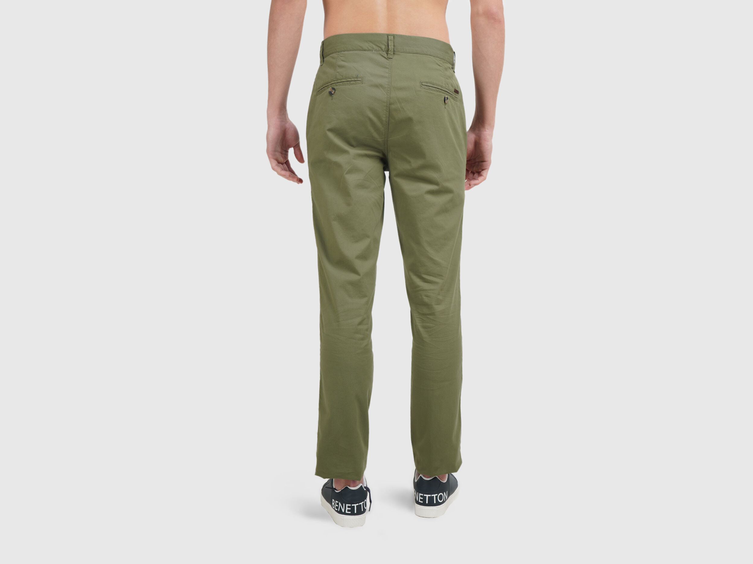 Blake Slim Straight Twill Pant in Light Ash by Hudson Jeans – The Perfect  Provenance